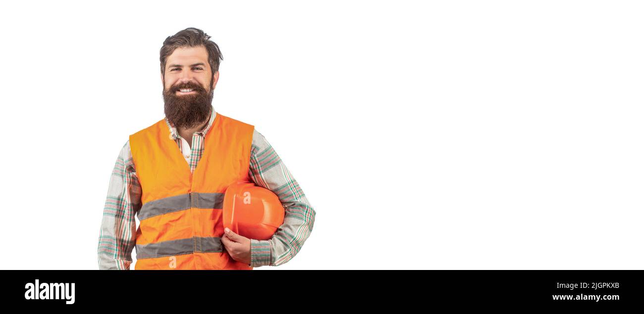 Homme barbu travailleur dans un casque ou un casque de chantier. Portrait d'un constructeur souriant. Ouvrier en uniforme de construction. Constructeurs d'hommes, industrie Banque D'Images
