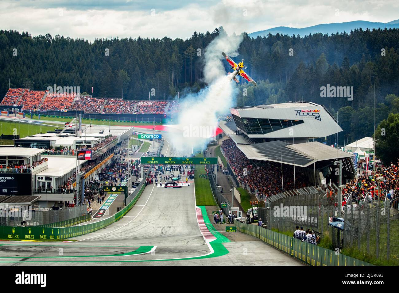 Spectacle acrobatique avant le départ de l'austriangp dans le circuit Red Bull à Knittelfeld Autriche Styrie F1 2022 Banque D'Images