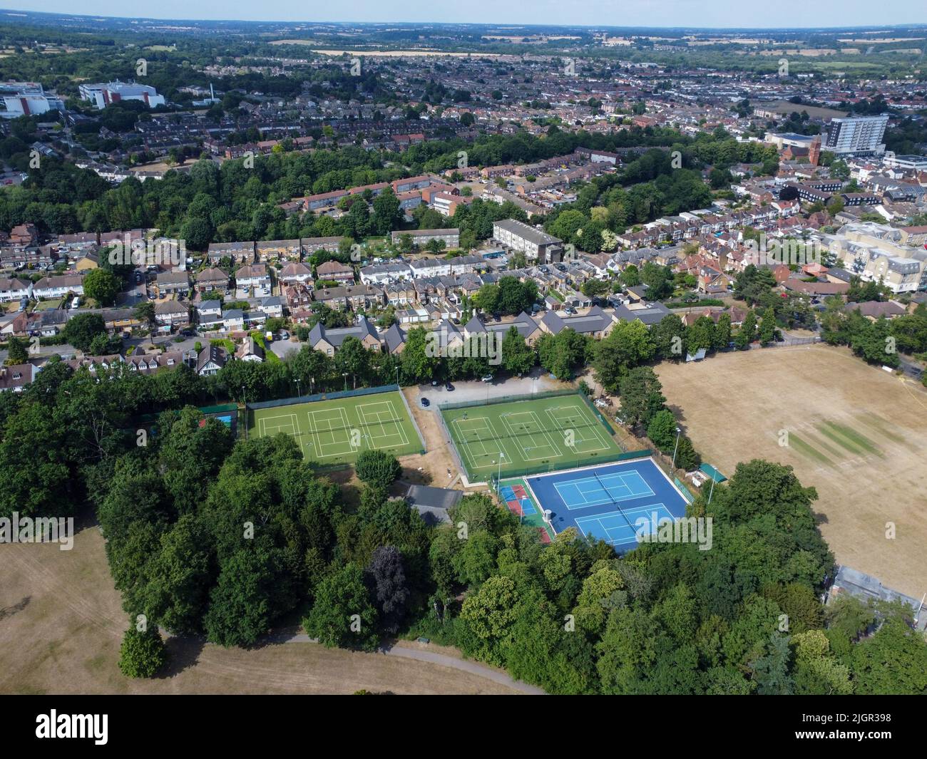 Vue aérienne du parc Barcley, des courts de tennis et de Hoddesdon Town UK Banque D'Images