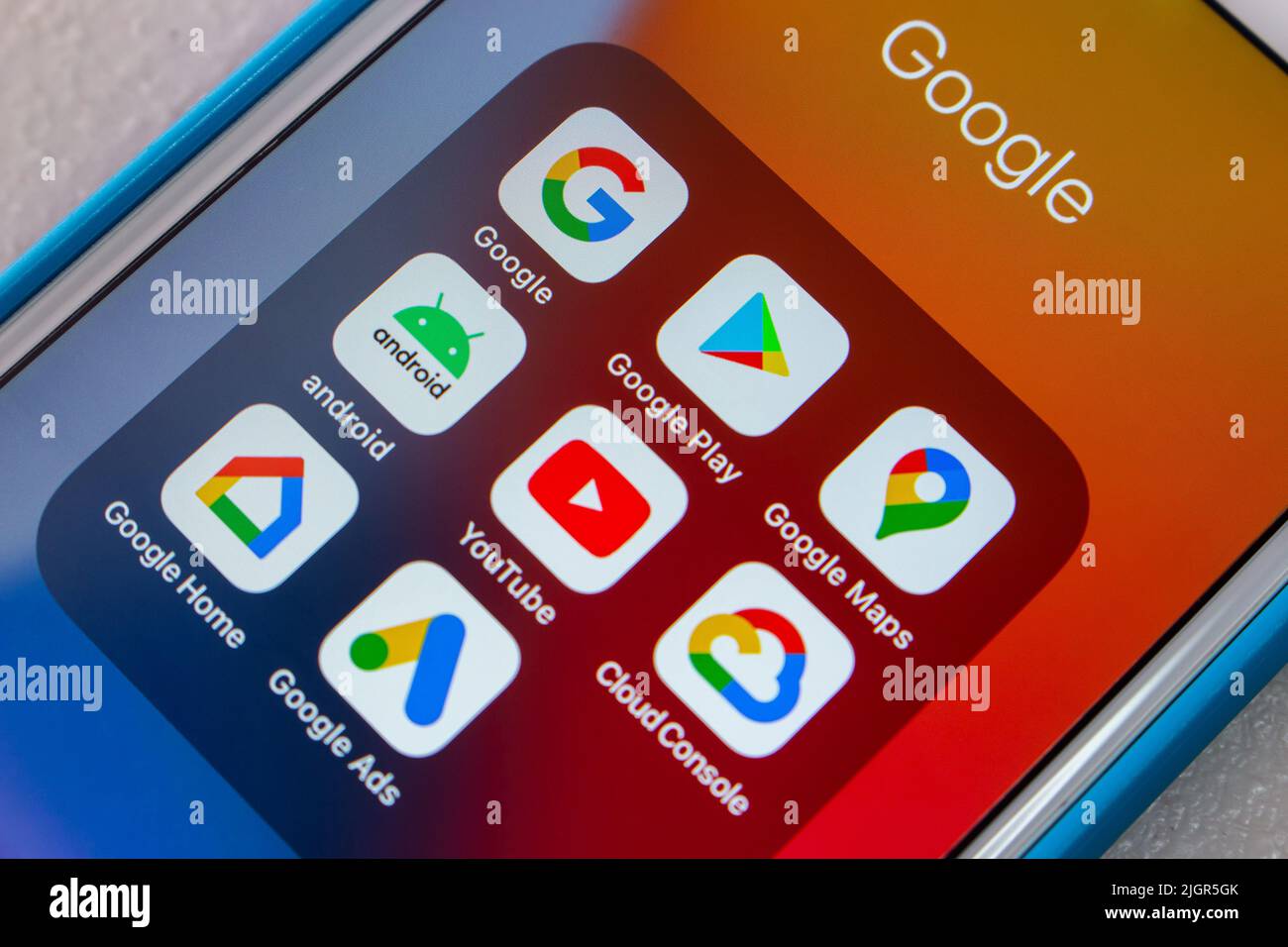 Kumamoto, JAPON - Fév 7 2022 : icônes de Google et des services connexes (Google Play, Google Maps, Android, YouTube, Cloud Console, Home et Google Ads). Banque D'Images