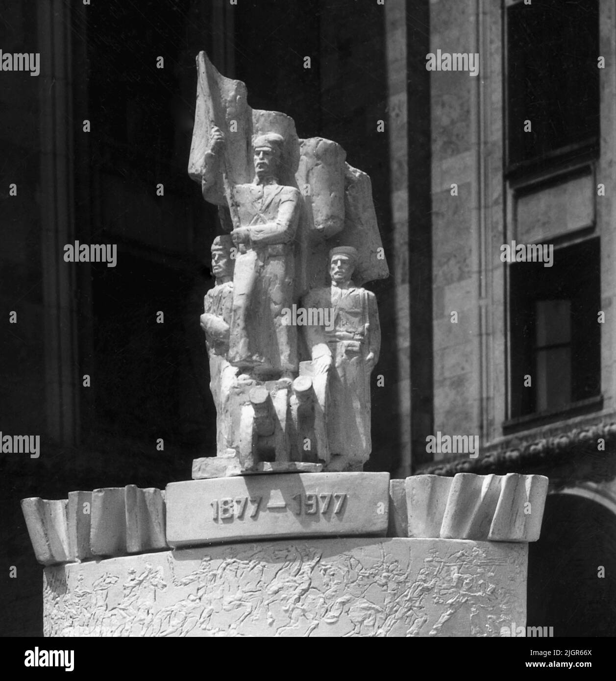 Bucarest, Roumanie, environ 1978. Le modèle Pavel Bucur du sculpteur pour sa grande œuvre marquant 100 ans depuis la guerre d'indépendance de la Roumanie contre l'Empire ottoman. Banque D'Images