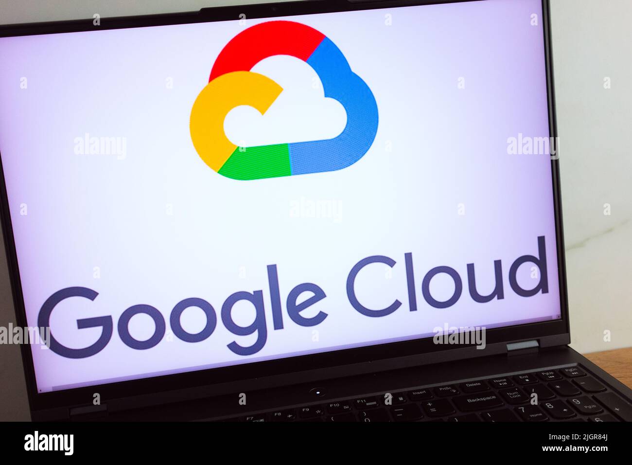 KONSKIE, POLOGNE - 11 juillet 2022 : logo de la plate-forme cloud Google affiché sur l'écran de l'ordinateur portable Banque D'Images