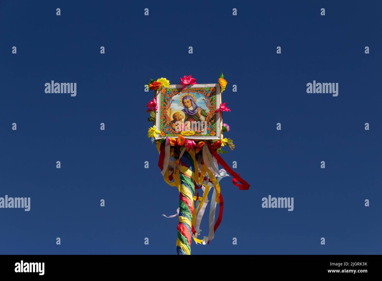 Anápolis, Goiás, Brésil – 10 juillet 2022 : mât de la fête de juin. Mât avec Saint John. Mastro com bandeira de São João ou Festas Juninas. Banque D'Images