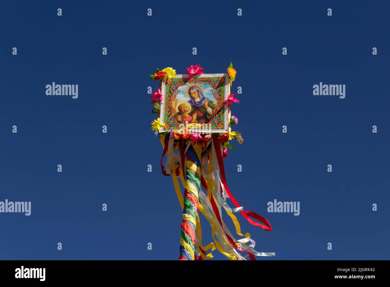 Anápolis, Goiás, Brésil – 10 juillet 2022 : mât de la fête de juin. Mât avec Saint John. Mastro com bandeira de São João ou Festas Juninas. Banque D'Images