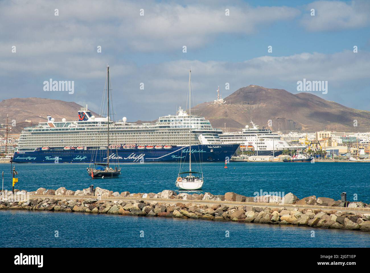 04 février 2022-photo de Las palmas Canary Island port avec des navires particuliers pour l'accord.en premier plan certains touristes naviguent de retour à partir de la TH Banque D'Images