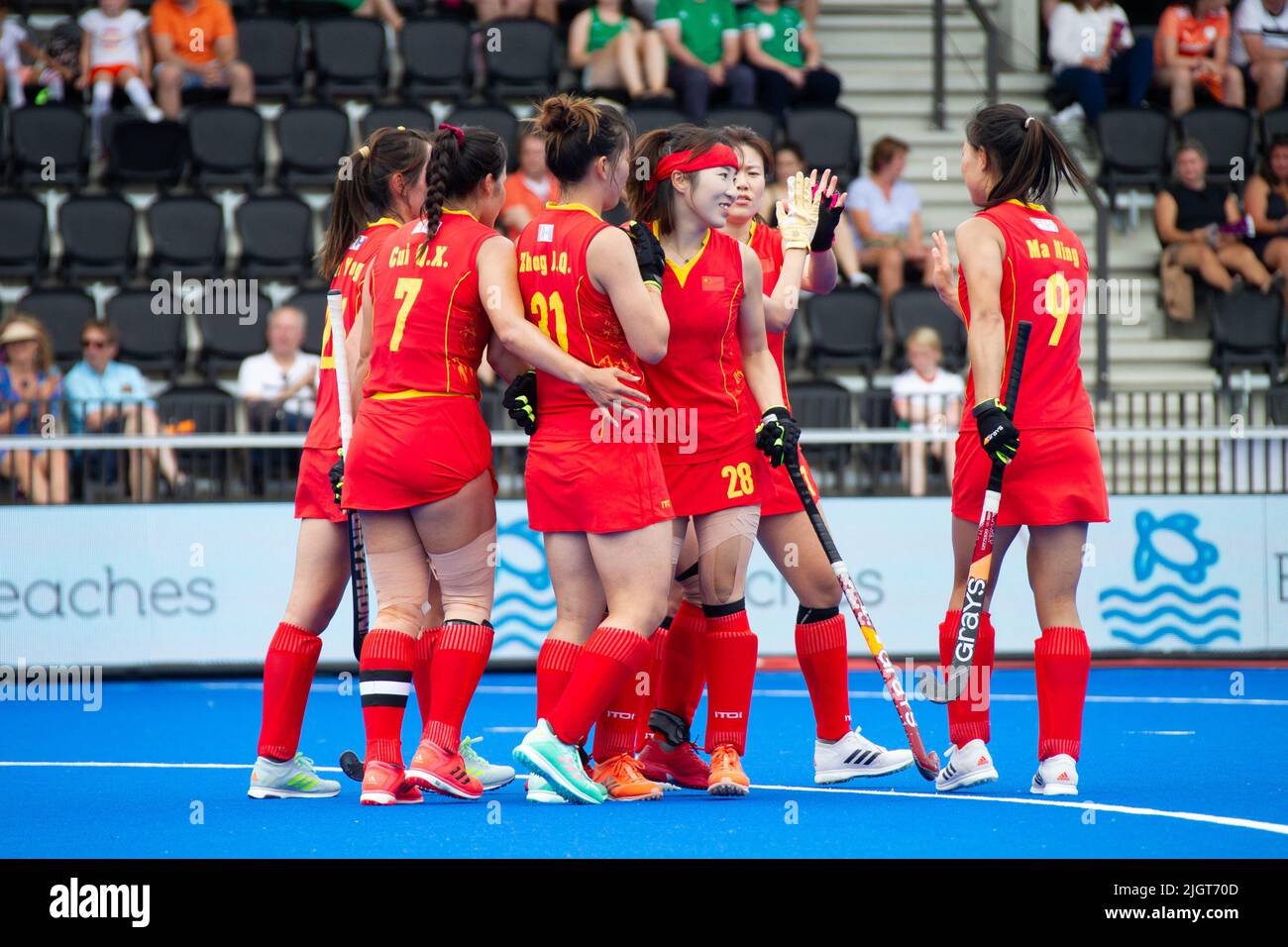 Amsterdam, pays-Bas. 12th juillet 2022. Les joueurs de Chine célèbrent le score lors du match de la coupe du monde des femmes de hockey de la FIH 2022 entre la Chine et l'Irlande à Amsterdam, aux pays-Bas, au 12 juillet 2022. Credit: Sylvia Lederer/Xinhua/Alamy Live News Banque D'Images