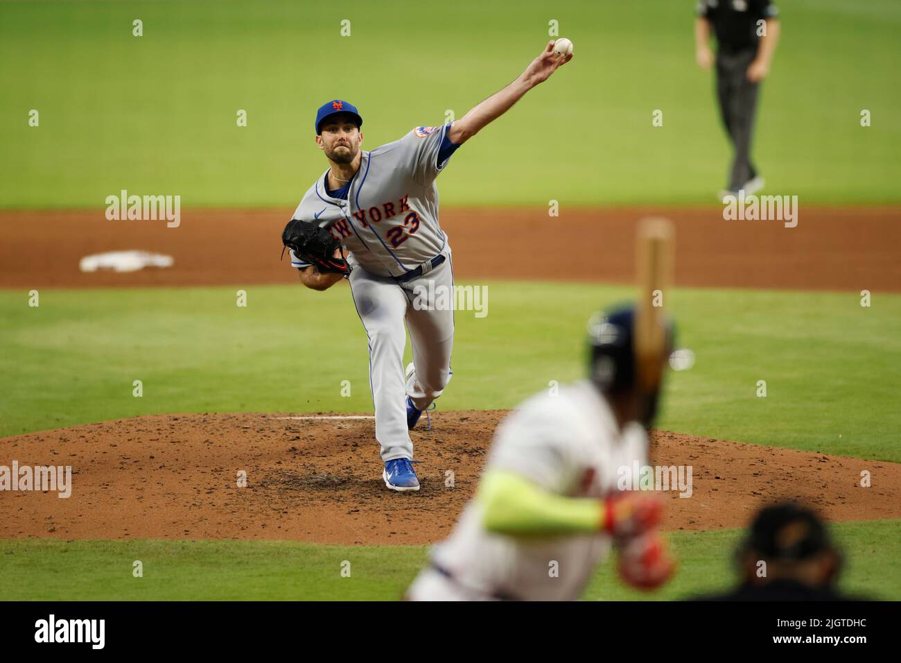 ATLANTA, GA - 12 JUILLET : le lanceur David Peterson (23 ans) des mets de New York affronte les Braves d'Atlanta au Truist Park le 12 juillet 2022 à Atlanta, en Géorgie. Les Braves battent les mets 4-1. (Photo de Joe Robbins/image du sport) Banque D'Images