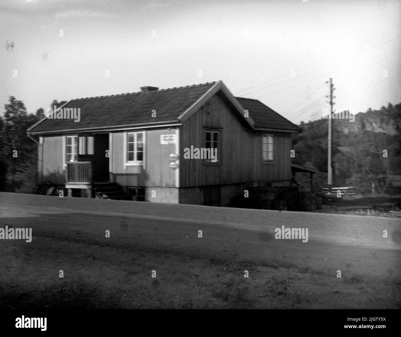 L'usine d'eau ou la brasserie de Munkedal pour la fabrication de boissons non alcoolisées. L'entreprise a été lancée par les frères Kalle et Gustav Foss. La maison abrite également un salon de coiffure. Le bâtiment demeure encore aujourd'hui et est utilisé comme une maison. Banque D'Images