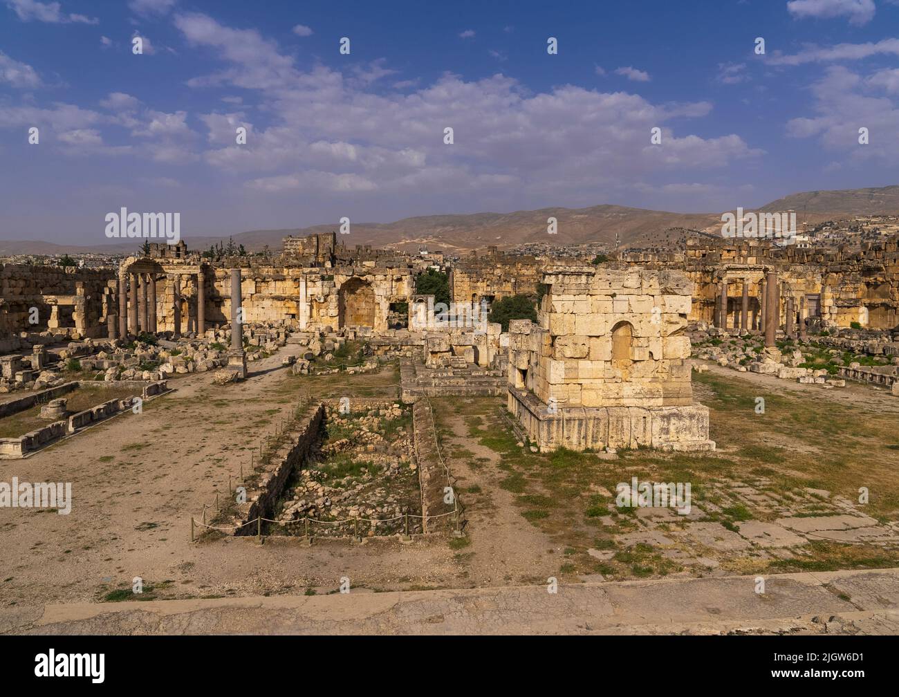 Grande cour du complexe du temple, gouvernorat de Baalbek-Hermel, Baalbek, Liban Banque D'Images