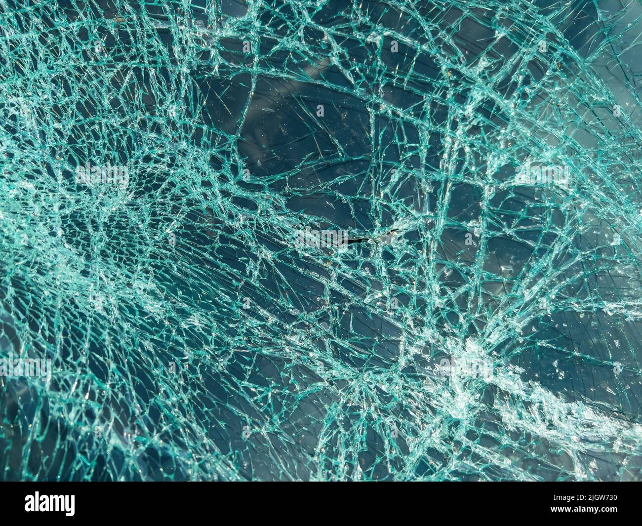 Vitre de pare-brise cassée après un accident de voiture, gros plan Banque D'Images