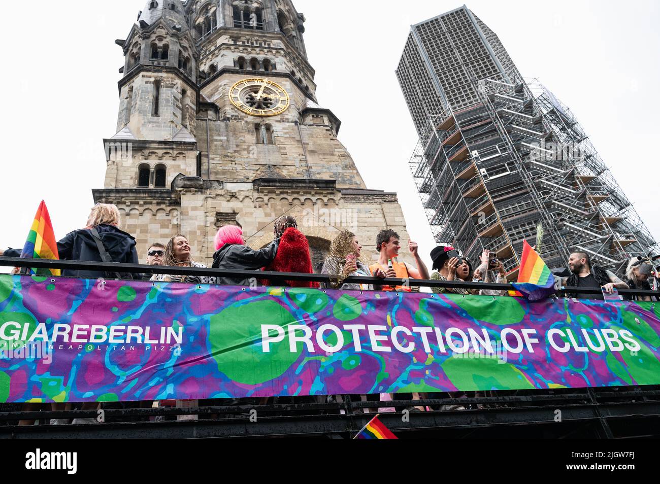 09.07.2022, Berlin, Allemagne, Europe - fans de musique Techno et fêtards à la parade 'Rave the Planet', le successeur de la Loveparade, l'événement culte. Banque D'Images