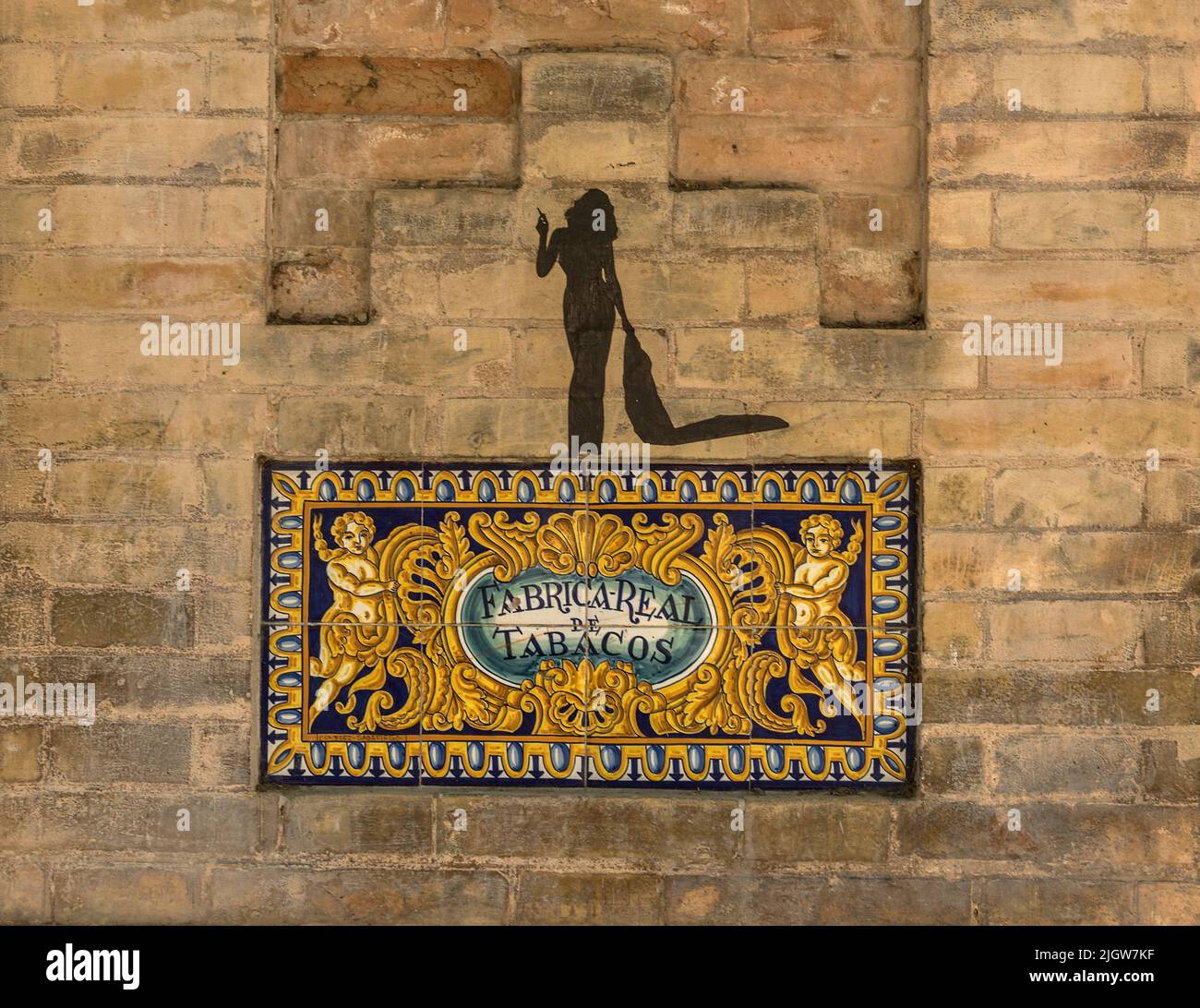 Panneau coloré en carreaux sur un mur à Séville, Andalousie, Espagne Banque D'Images