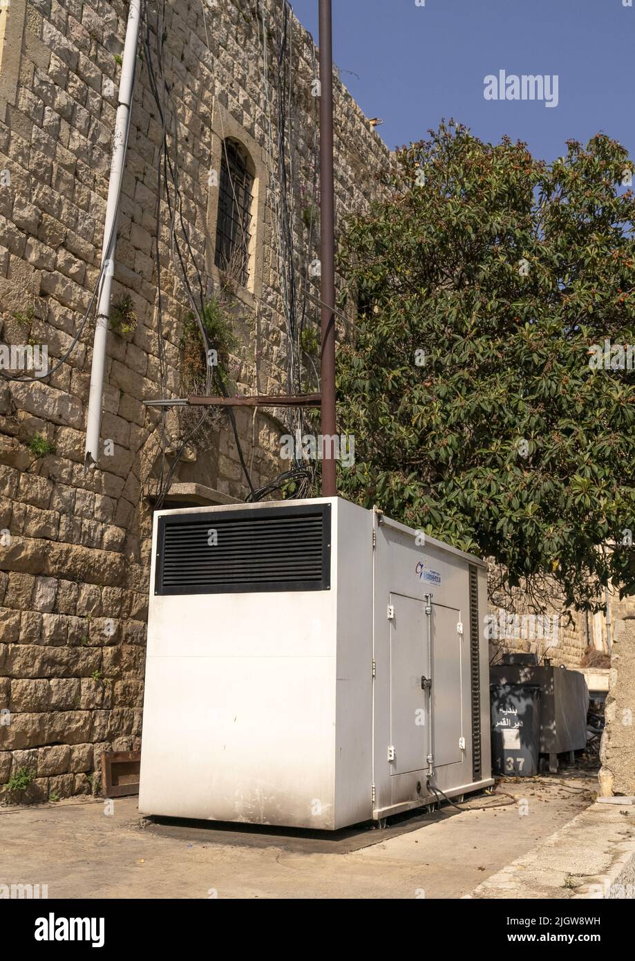 Grande génératrice électrique dans la ville, gouvernorat du Mont-Liban, Deir el Qamar, Liban Banque D'Images