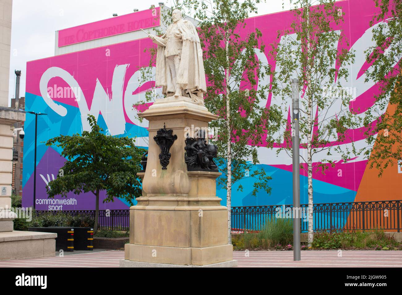 La ville de Birmingham se prépare pour les Jeux du Commonwealth de Birmingham 2022 à Birmingham en donnant au centre-ville un relooking coloré dans le temps Banque D'Images