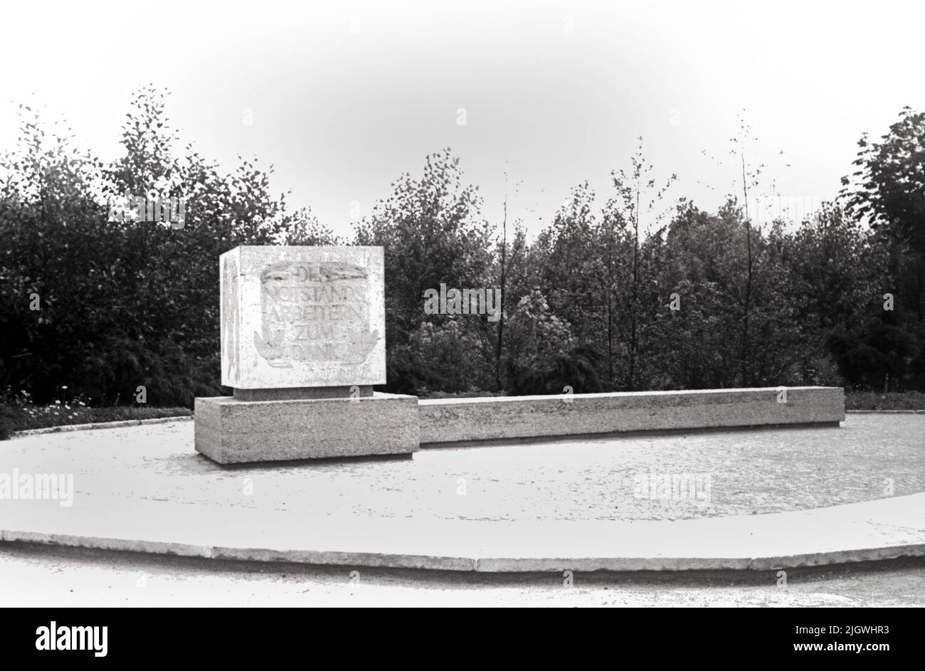 Denkmal für die Notstandsarbeiter aus Kalkstein von Alfred Frenkel im Fritz-Schloß-Park à Moabit, Berlin, Allemagne 1955. Banque D'Images