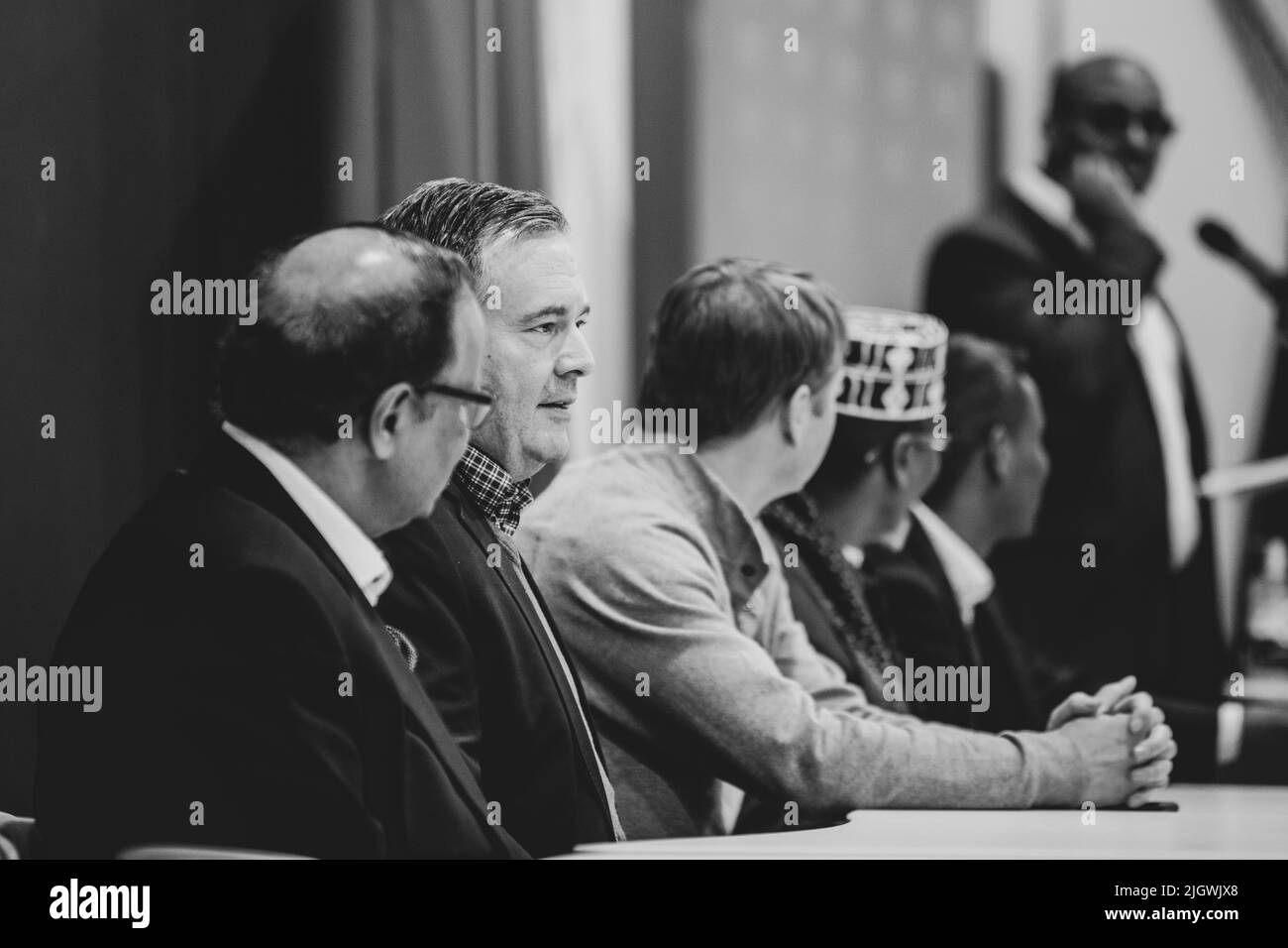 Jason Kenney s'est assis et a attendu de prendre la parole lors d'un événement à Calgary Banque D'Images