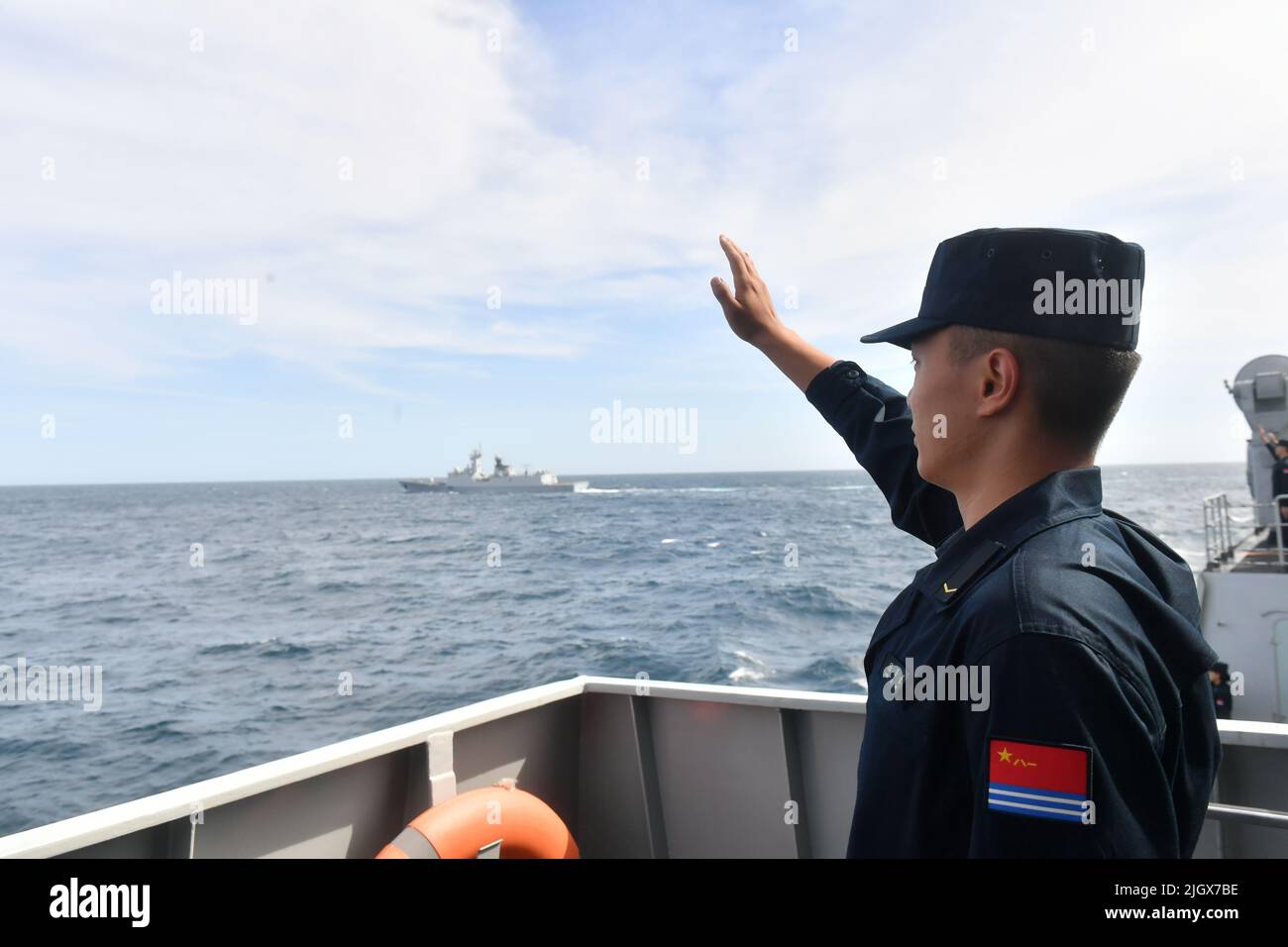 Shanghai. 13th juillet 2022. Photo prise sur 13 juillet 2022 montre un forage maritime tenu par des marines de Chine et du Pakistan. Les marines de Chine et du Pakistan ont conclu mercredi un exercice maritime conjoint de quatre jours, nommé Guardians-2. Credit: Geng Haipeng/Xinhua/Alay Live News Banque D'Images