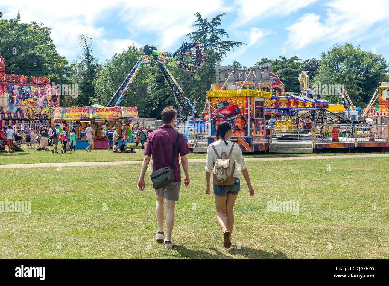 Funfair dans Pump Room Gardens, The Parade, Royal Leamington Spa, Warwickshire, Angleterre, Royaume-Uni Banque D'Images