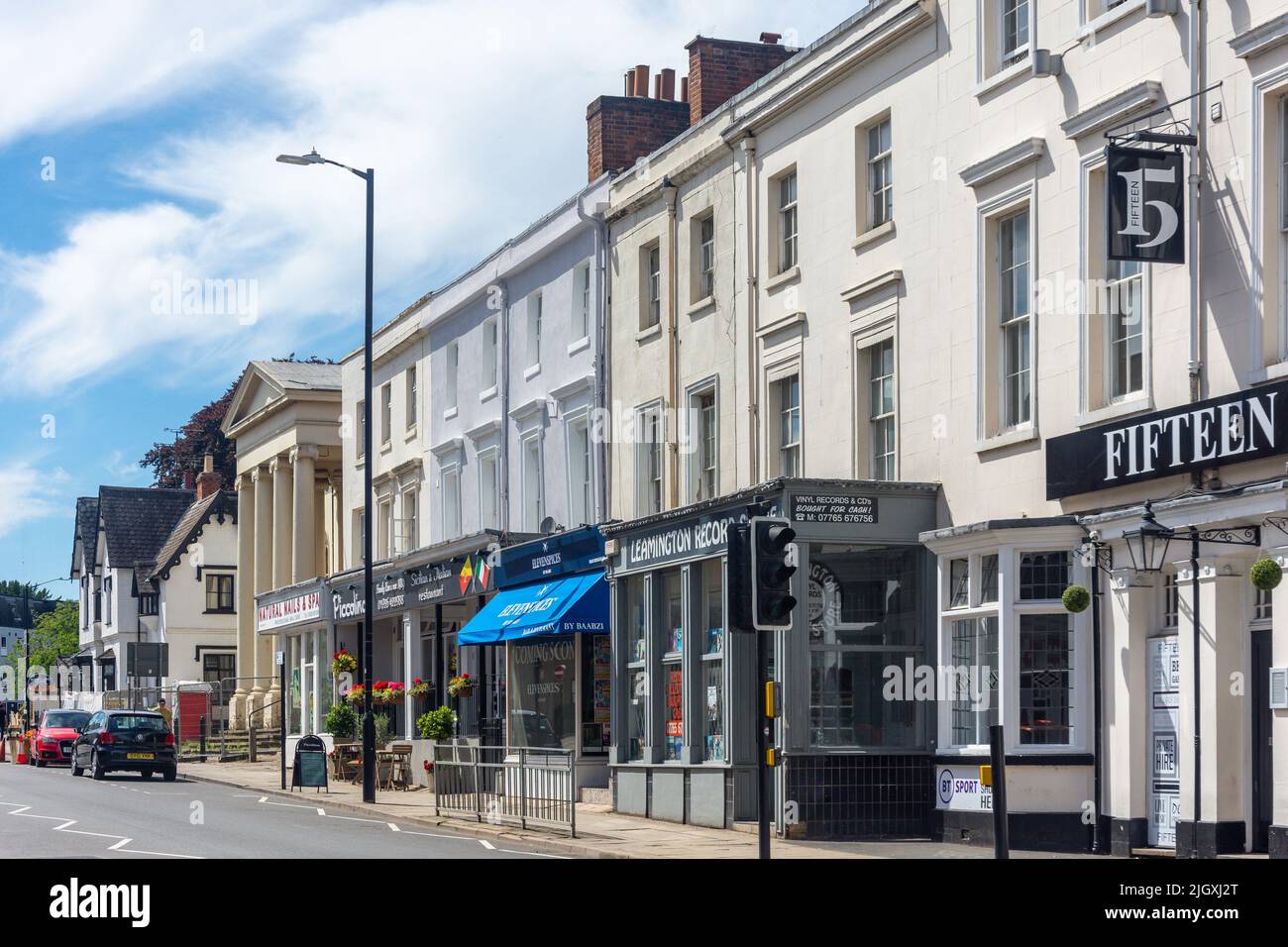 Parade des magasins, Spencer Street, Royal Leamington Spa, Warwickshire, Angleterre, Royaume-Uni Banque D'Images