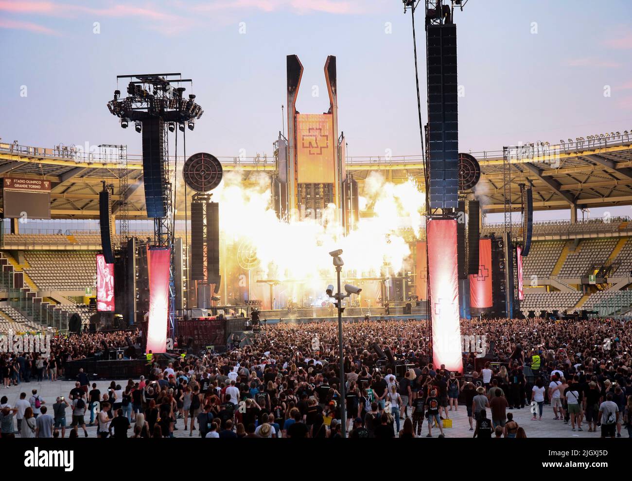 TURIN, ITALIE - JUILLET 12 : concert de Rammstein lors du 'Tour 2022 du Stade d'Europe' sur 12 juillet 2022 à Turin, Italie Banque D'Images