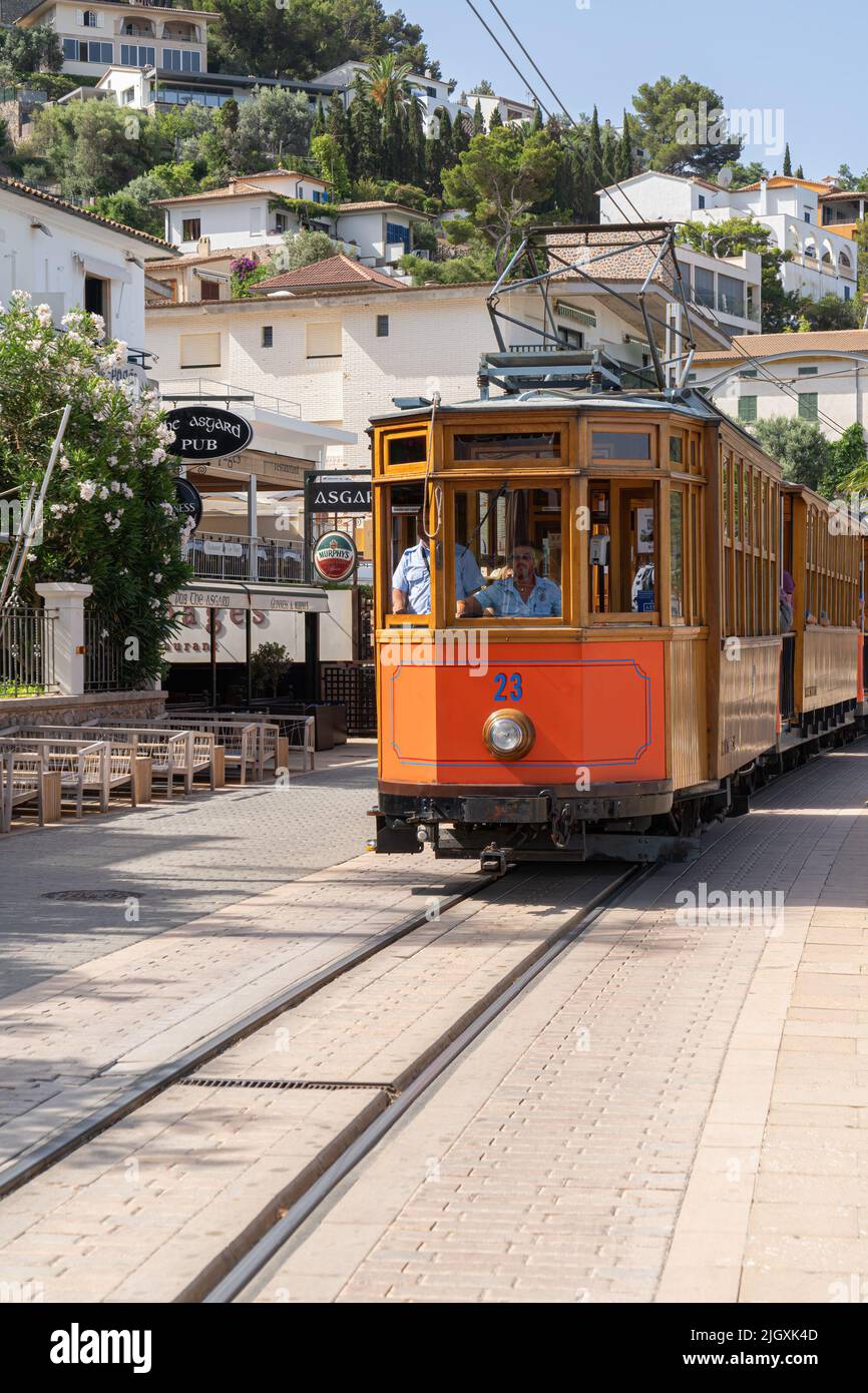 De Port Soller à Soller tramway qui relie les deux villes de l'île de Majorque Banque D'Images