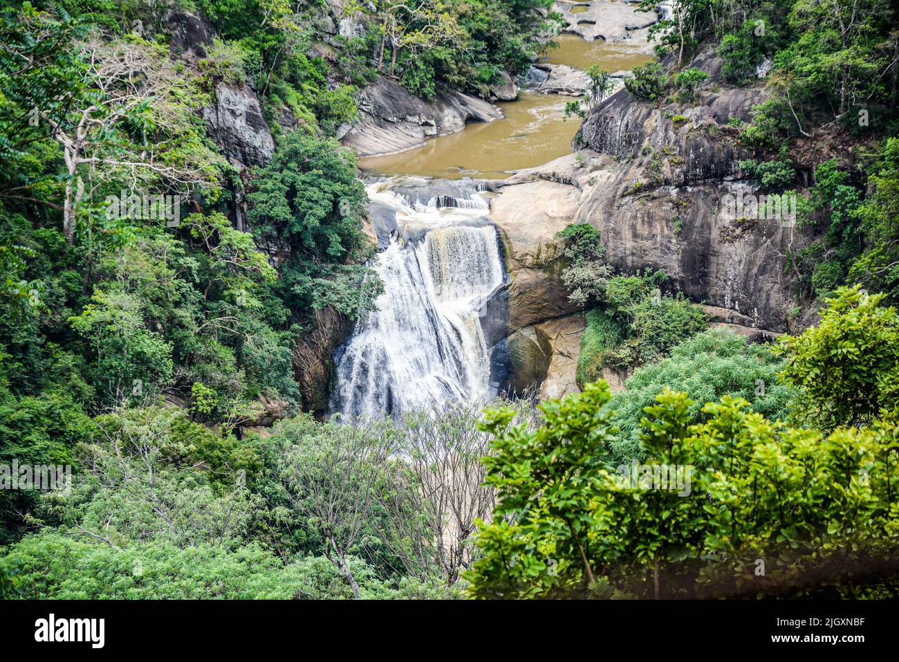 Kuda Dunhinda Water Fall & Small Dunhinda Fall & X29 ; Badulla, Sri Lanka Banque D'Images