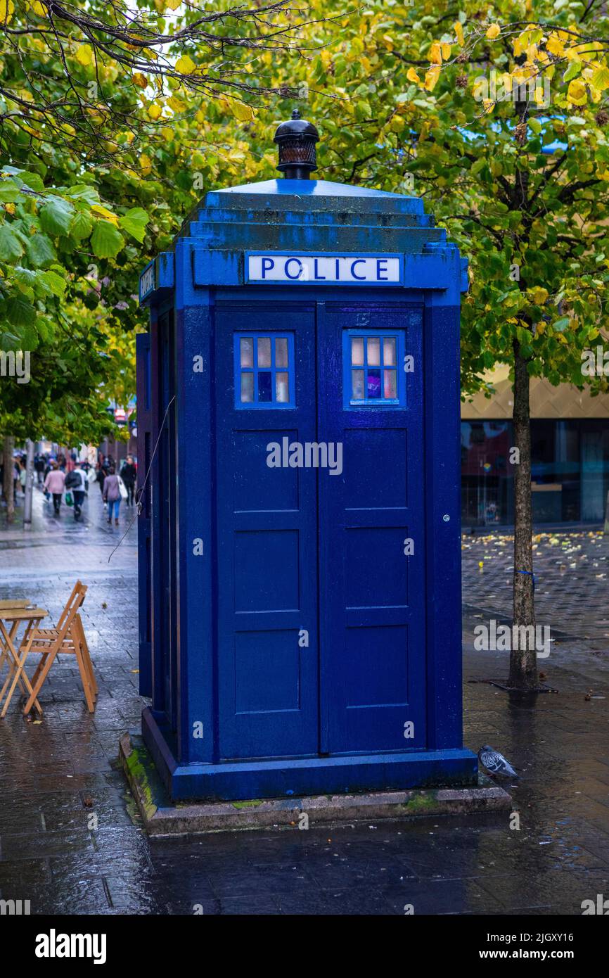 Glasgow, Écosse - 12 octobre 2021: Une boîte de police d'époque sur la place de la cathédrale dans la belle ville de Glasgow, en Écosse.la boîte est maintenant utilisée comme un Banque D'Images