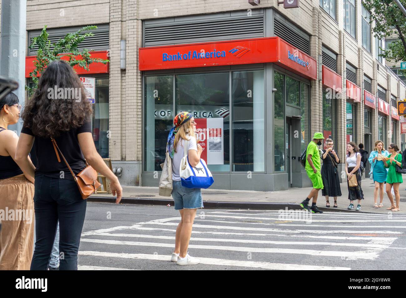 Une succursale de Bank of America dans le quartier de Chelsea à New York mardi, 12 juillet 2022. ( © Richard B. Levine) Banque D'Images