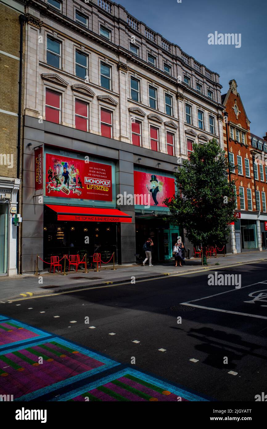 Monopoly Lifesized Store sur Tottenham court Rd dans le West End de Londres. Version immersive grandeur nature du jeu de société populaire joué sur 15m x 15m planches. Banque D'Images