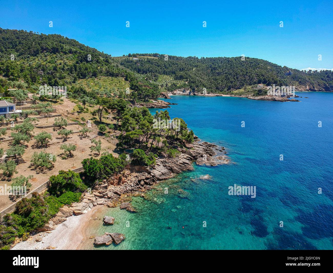 Vue aérienne sur Megali Ammos ou grande plage de sable dans l'ouest de l'île d'Alonissos, Grèce, Europe Banque D'Images