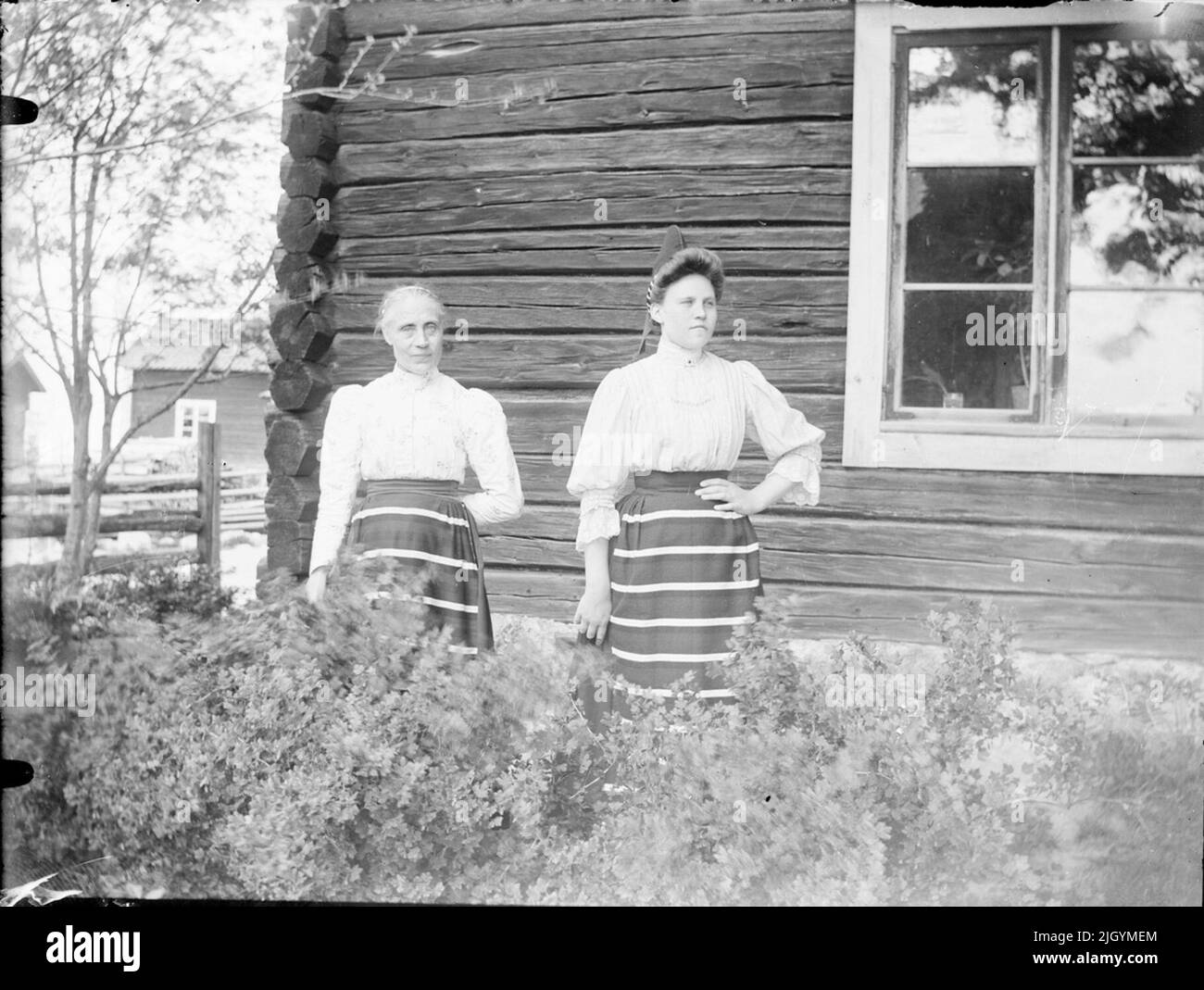 Femmes en costume national, vallées. Femmes en costume national, vallées Banque D'Images