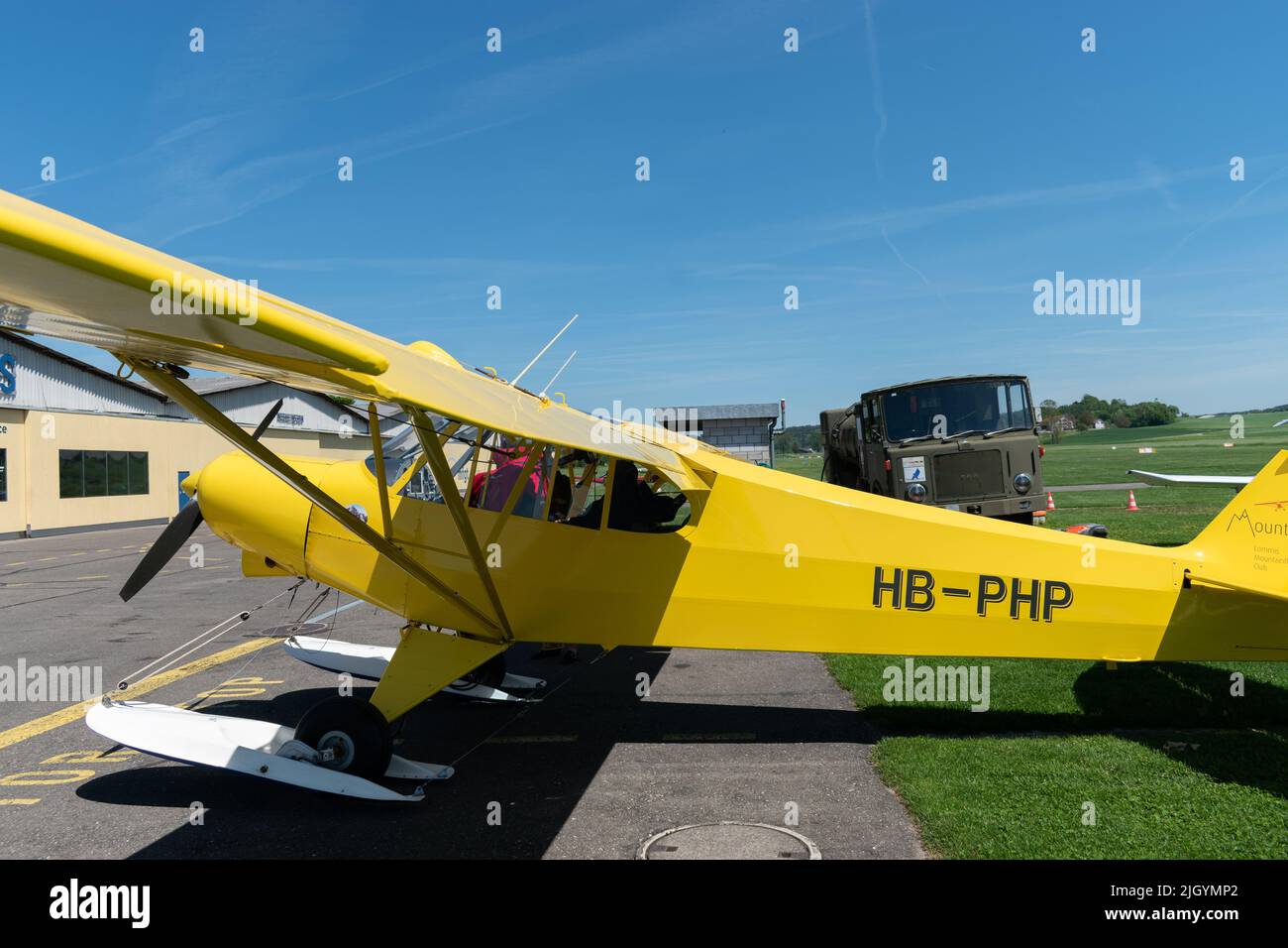 Lommis, Suisse, 11 mai 2022 Piper PA18-150 avion de propulsion Super Cub sur un petit aérodrome Banque D'Images