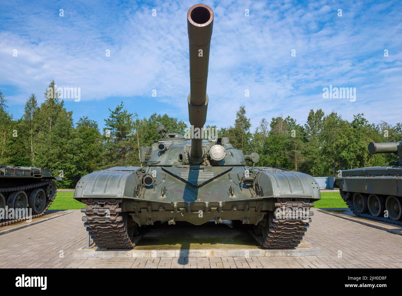 KIROVSK, RUSSIE - 07 SEPTEMBRE 2018 : réservoir russe soviétique de T-72 gros plan. Vue avant. Exposition au musée « Breakthrough of the Siege of Leningrad » Banque D'Images