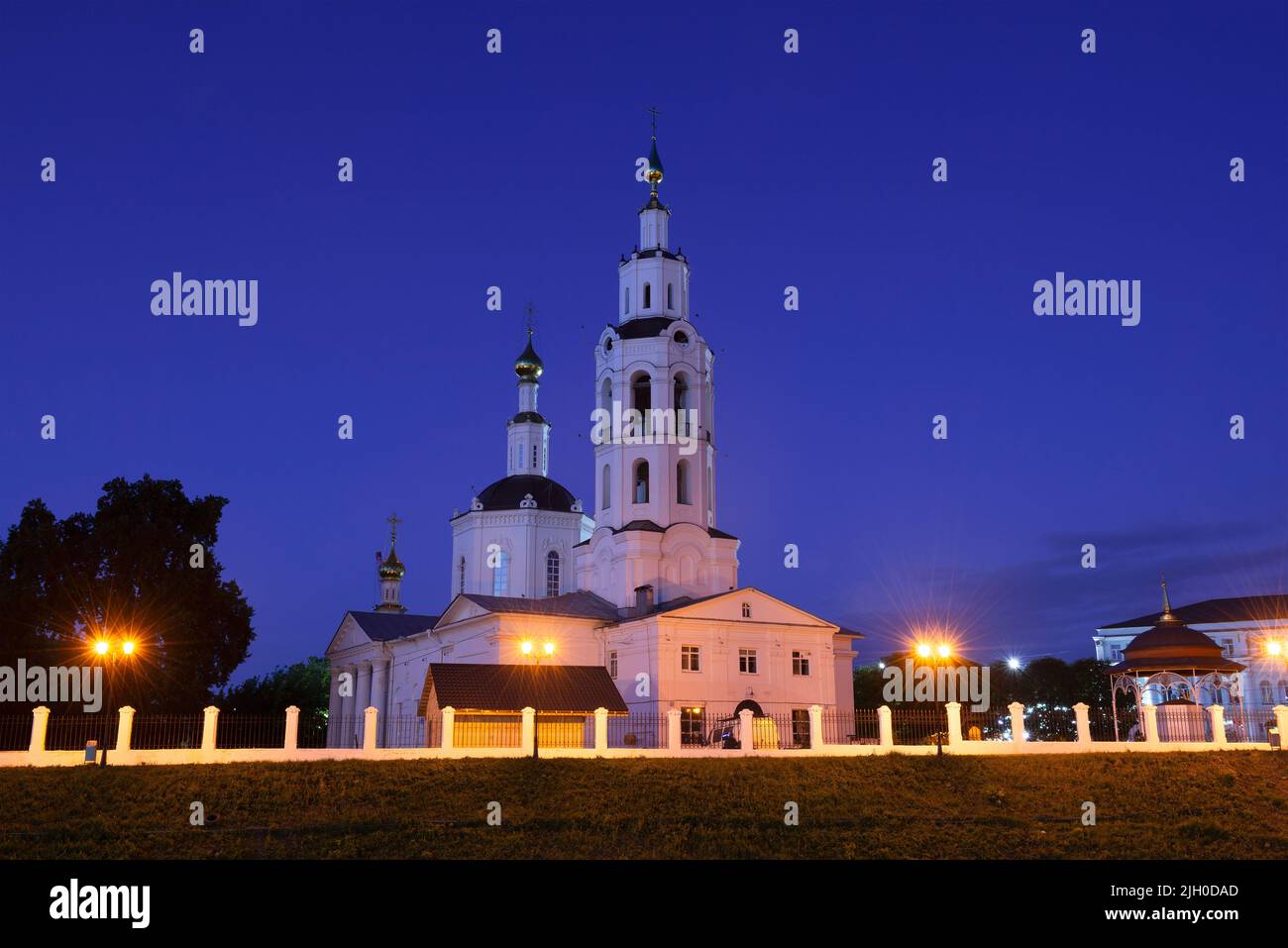 Vue sur l'ancienne cathédrale de l'Epiphanie le soir de juillet. Orel, Russie Banque D'Images