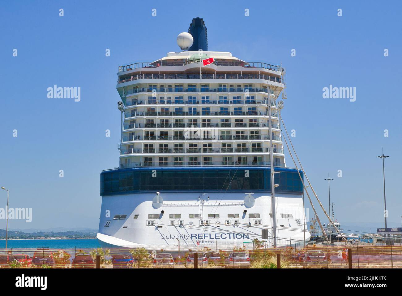 Bateau de croisière Celebrity Reflection, bateau de croisière fantastique avec de magnifiques balcons sur sept étages, dans le port de Katakolo, Grèce Banque D'Images