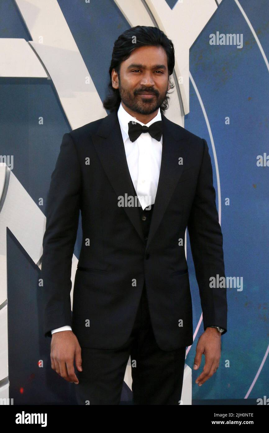 LOS ANGELES - JUL 13 : Dhanush à la première de Gray Man au TCL Chinese Theatre IMAX on 13 juillet 2022 à Los Angeles, CA Banque D'Images