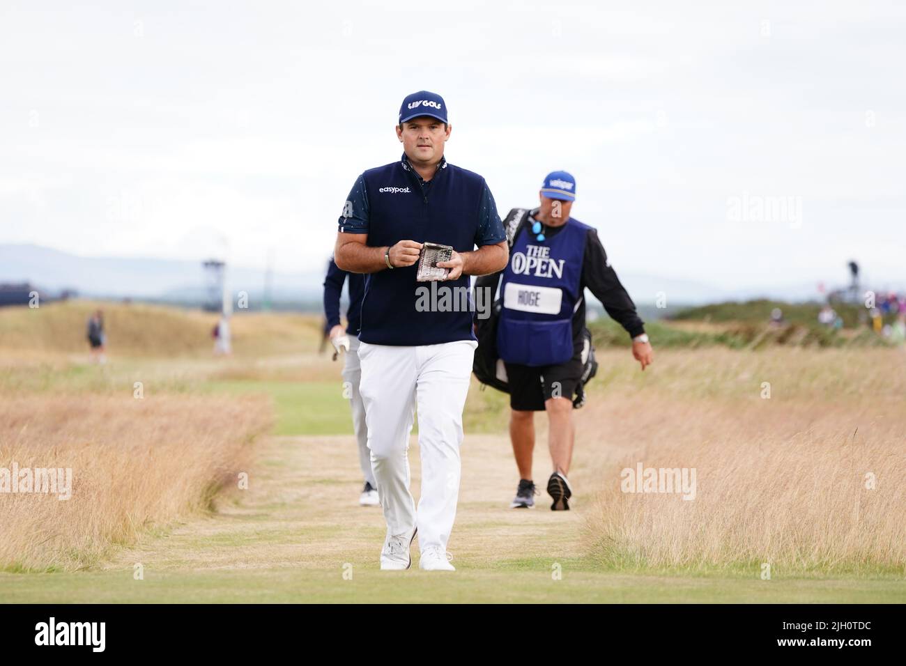 Patrick Reed des États-Unis portant une casquette de golf LIV pendant le premier jour de l'Open à l'Old course, St Andrews. Date de la photo: Jeudi 14 juillet 2022. Banque D'Images