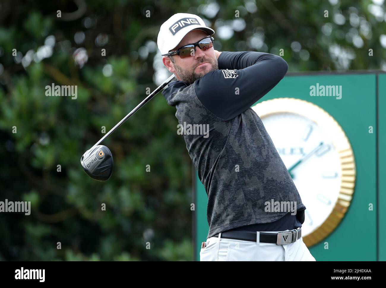 Corey Conners de CanADIA débarque du 3rd au cours du premier jour de l'Open au Old course, St Andrews. Date de la photo: Jeudi 14 juillet 2022. Banque D'Images