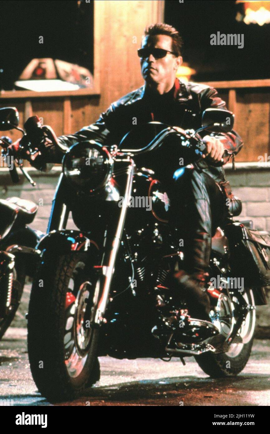 Terminator 2 motorbike Banque de photographies et d'images à haute  résolution - Alamy