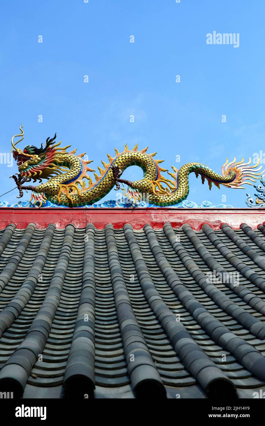 détail du toit du temple chinois avec dragon Banque D'Images