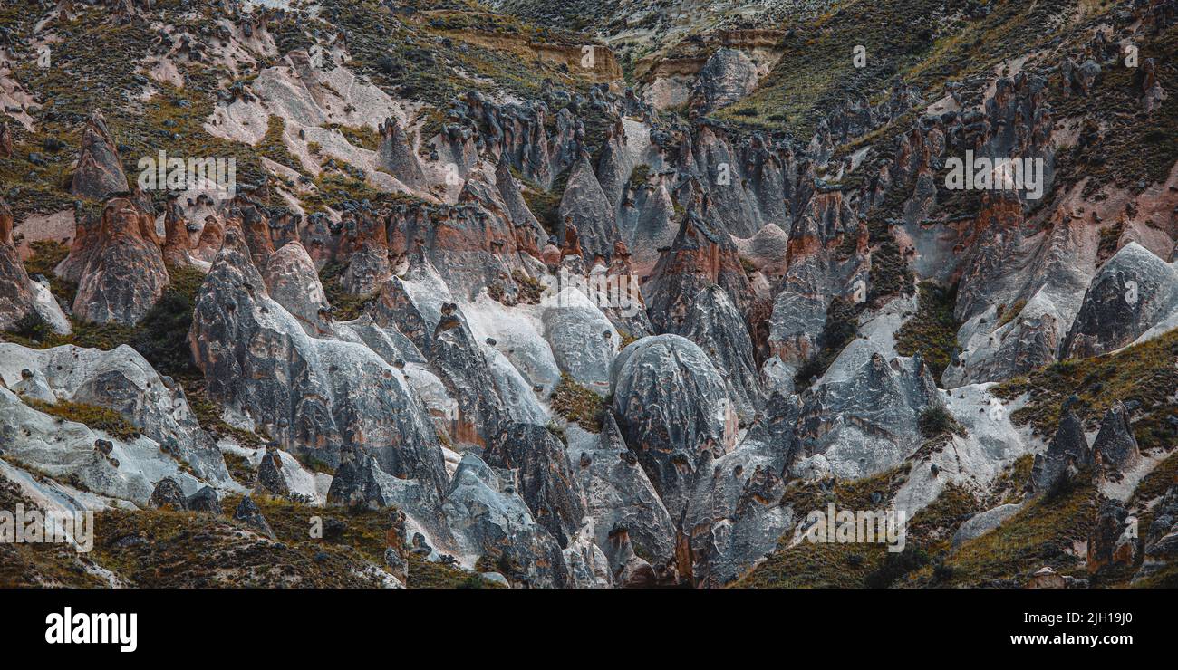 formations rocheuses dans la vallée de la rose cappadoce turquie Banque D'Images