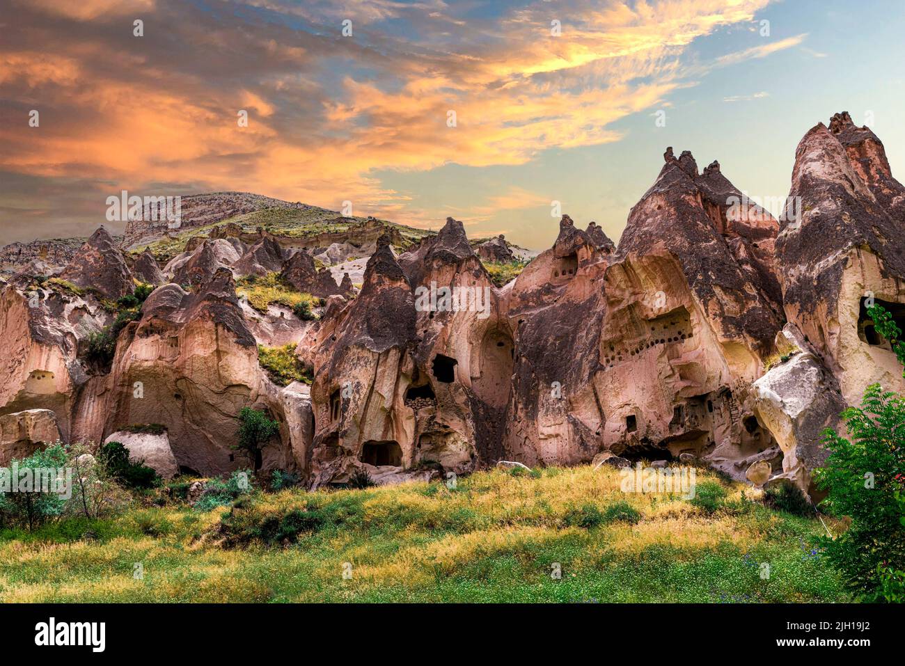 grottes et formations rocheuses dans la vallée de zelve cappadoce turquie Banque D'Images