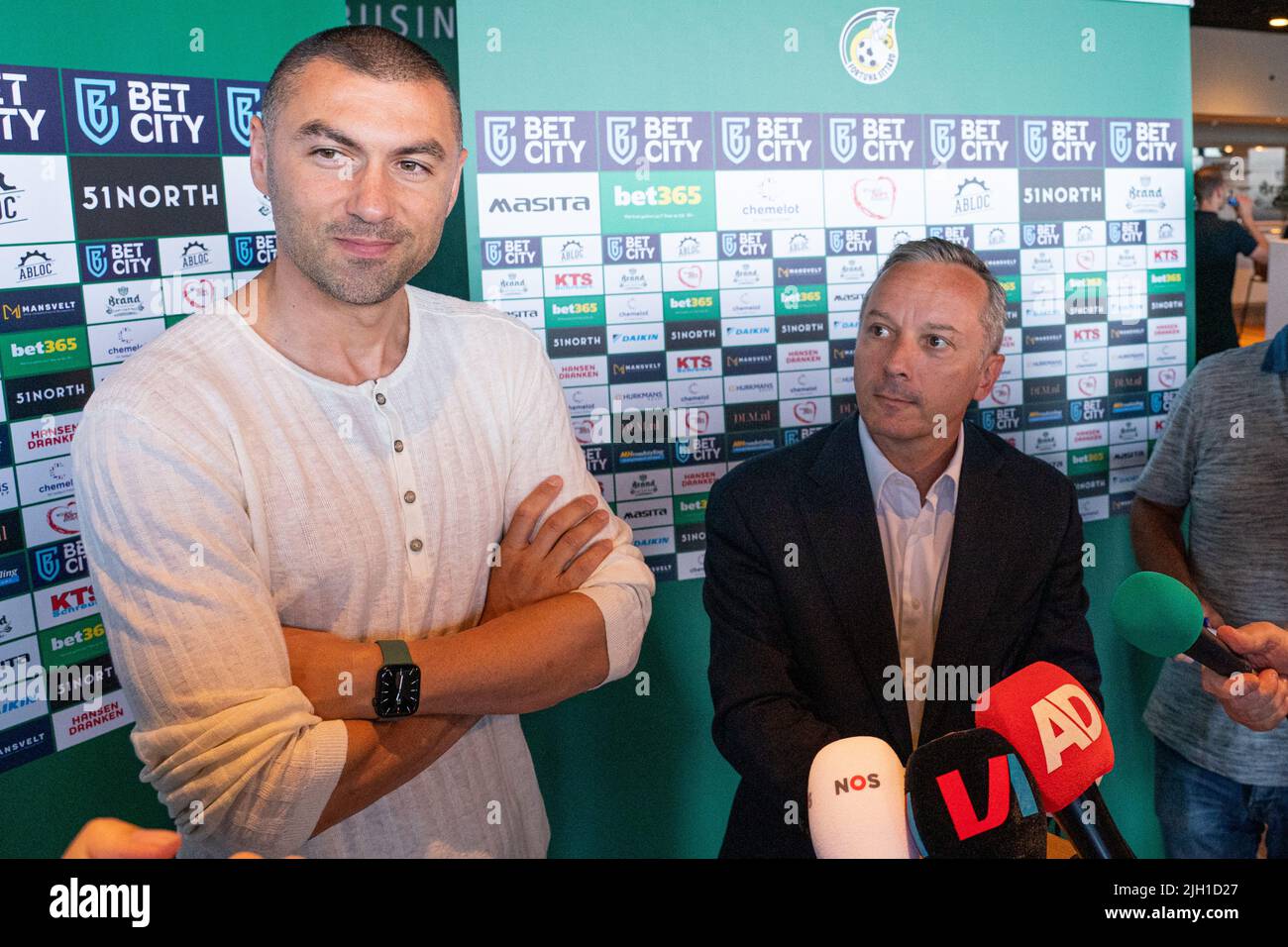 SITTARD, PAYS-BAS - JUILLET 14 : Burak Yilmaz de Fortuna Sittard lors de la présentation de Burak Yilmaz à Fortuna Sittard Stadion sur 14 juillet 2022 à Sittard, pays-Bas (photo de Jeroen Meuwsen/Orange Pictures) Banque D'Images