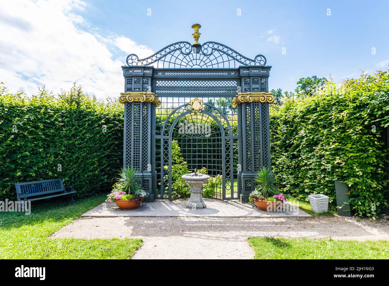 Jardins du palais Rundale en Lettonie. Célèbre lieu d'attraction pour les touristes Banque D'Images