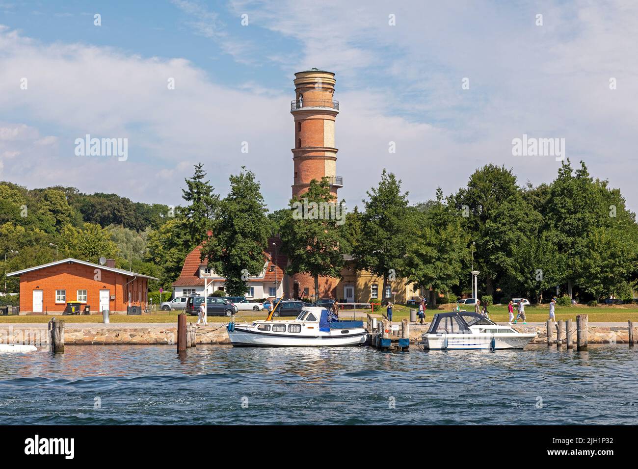 Vieux phare, bateaux, Travemünde, Lübeck, Schleswig-Holstein, Allemagne Banque D'Images