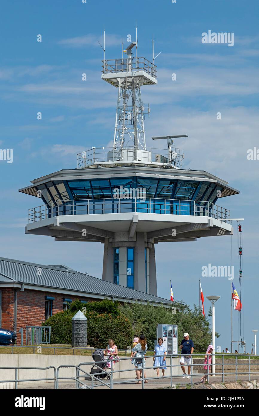 Tour de radio à l'entrée du port, Travemünde, Lübeck, Schleswig-Holstein, Allemagne Banque D'Images