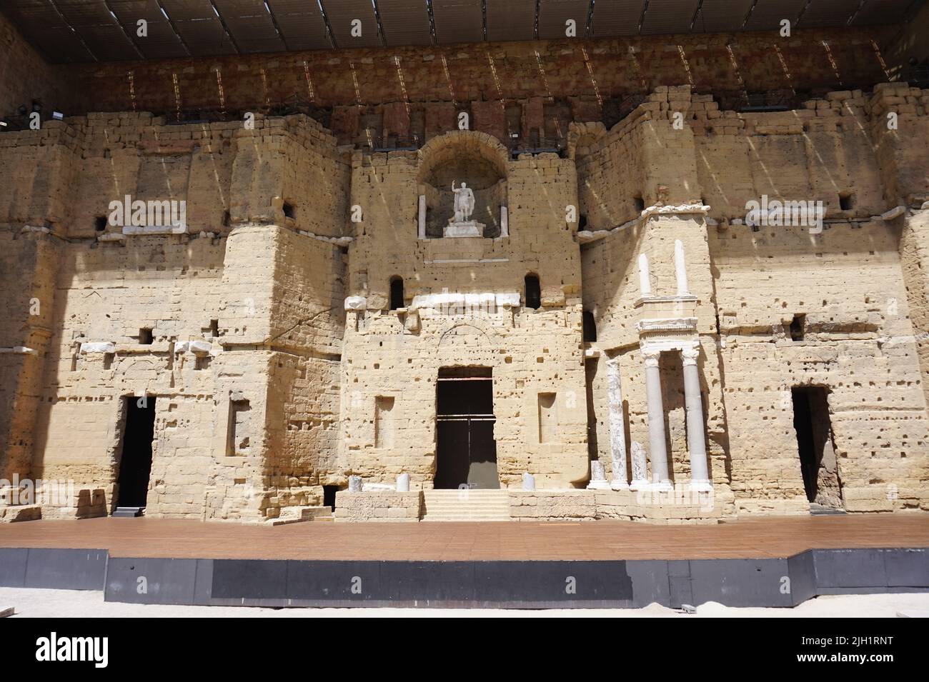 Vue sur le proscénium historique du Théâtre romain d'Orange Banque D'Images