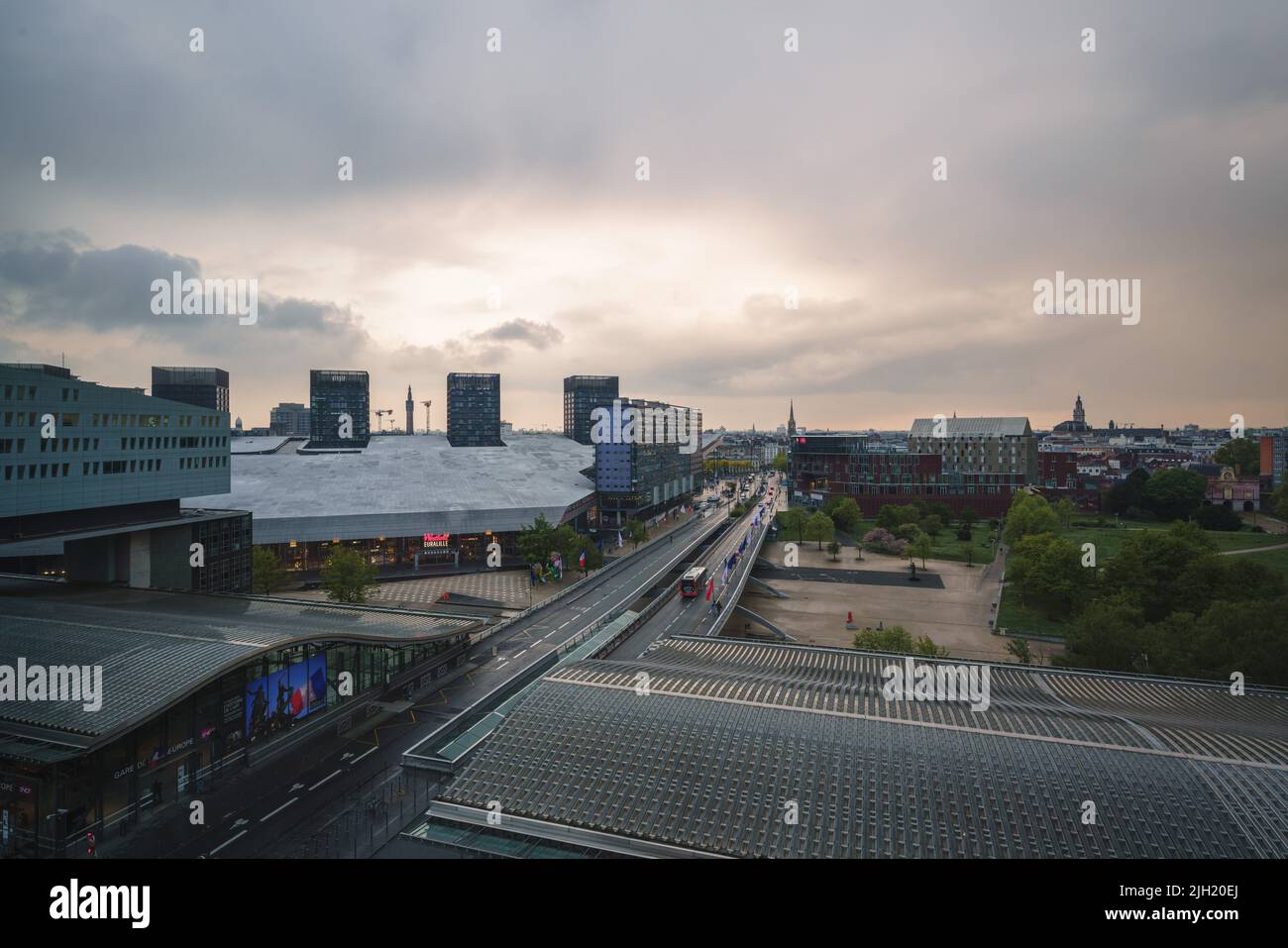 Vue sur la ville de Lille au coucher du soleil Banque D'Images