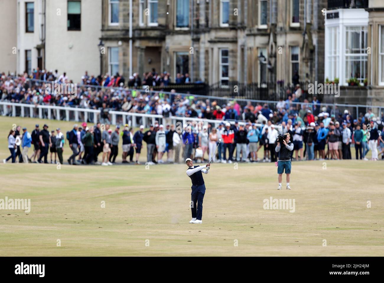 USA's Tiger Woods sur le 1st pendant le premier jour de l'Open à l'Old course, St Andrews. Date de la photo: Jeudi 14 juillet 2022. Banque D'Images