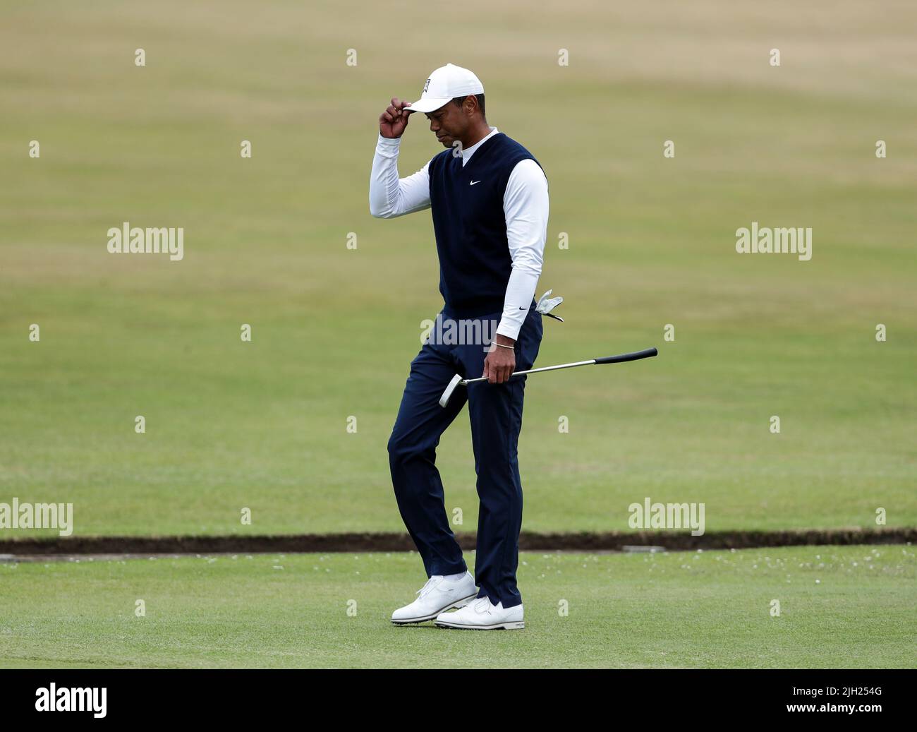 USA's Tiger Woods sur le vert 1st pendant le premier jour de l'Open à l'Old course, St Andrews. Date de la photo: Jeudi 14 juillet 2022. Banque D'Images